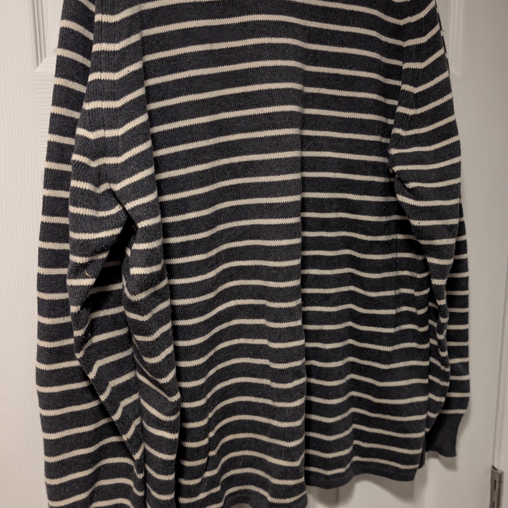 GAP Black and White Crewneck Sweater